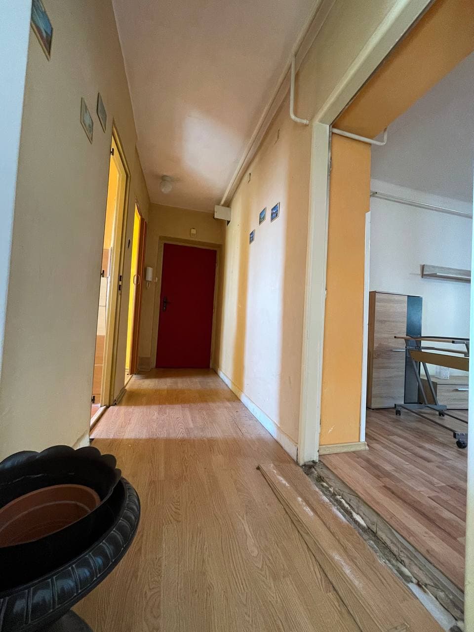 Moderná chodba - kompletná rekonštrukcia - pred