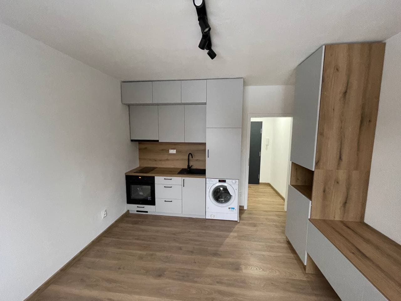 Kuchyňa v garsónke - kompletná rekonštrukcia - po